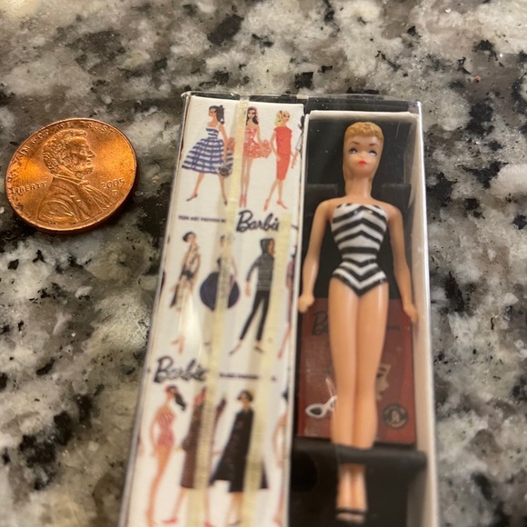 BARBIE!!!! The 40th Anniversary Barbie! - Picture 4 of 10